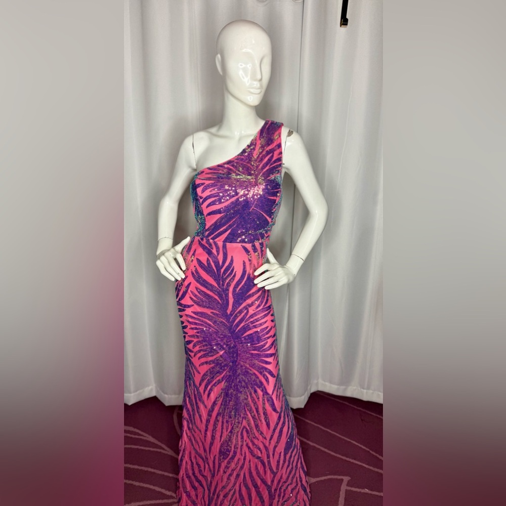 Elegant One-Shoulder Pink and Silver Evening Gown - Picture 4 of 10